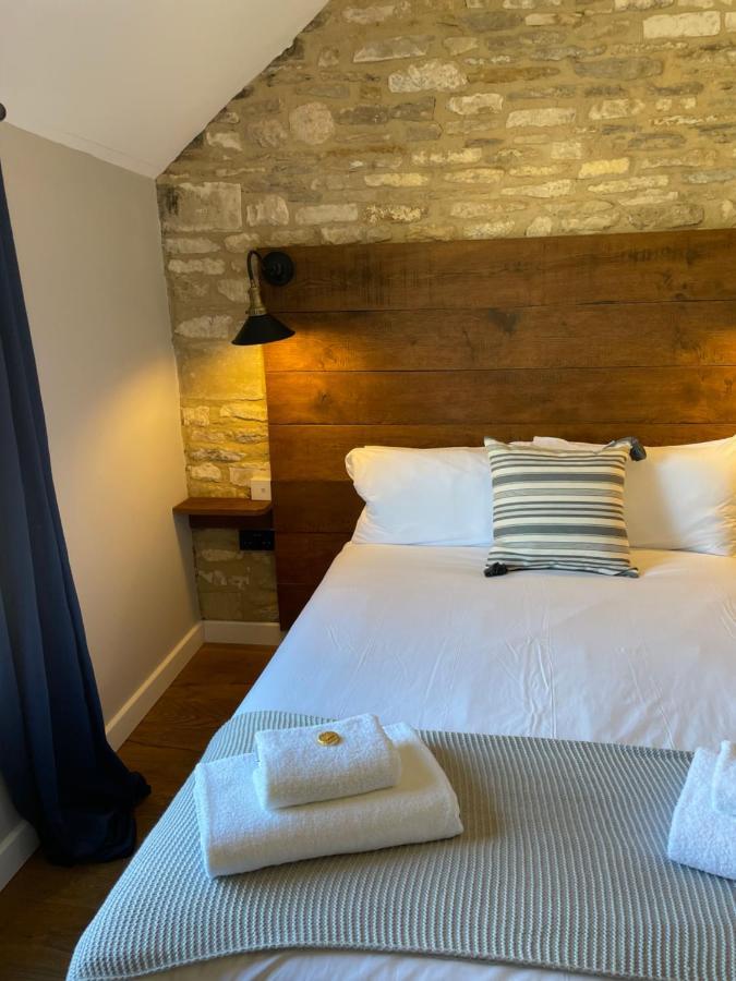 The Queen Matilda Country Rooms Avening Eksteriør bilde