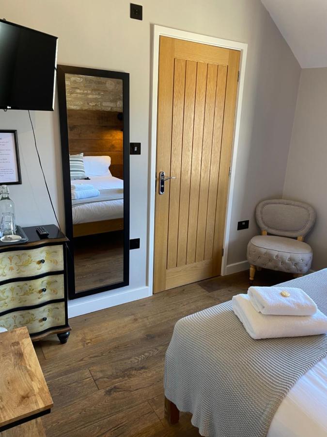 The Queen Matilda Country Rooms Avening Eksteriør bilde