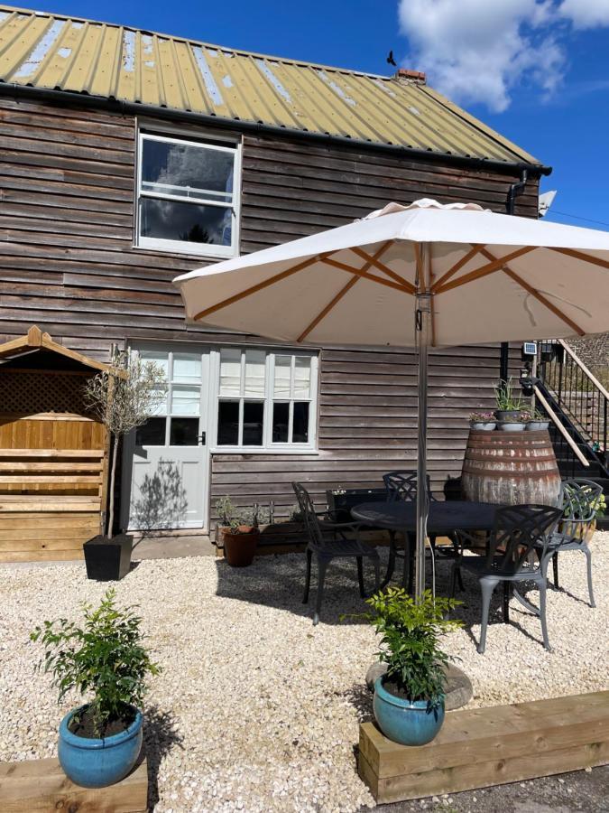 The Queen Matilda Country Rooms Avening Eksteriør bilde